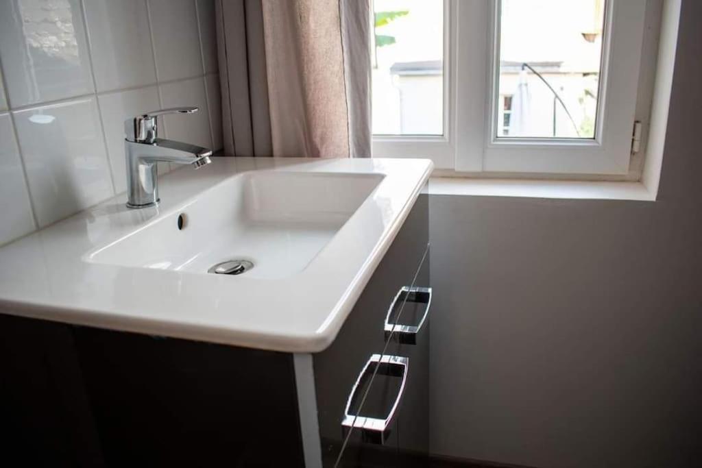 Studio Charmant Confortable Tv Centre Ville 卢维耶 外观 照片
