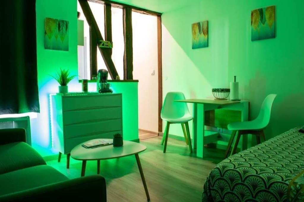 Studio Charmant Confortable Tv Centre Ville 卢维耶 外观 照片