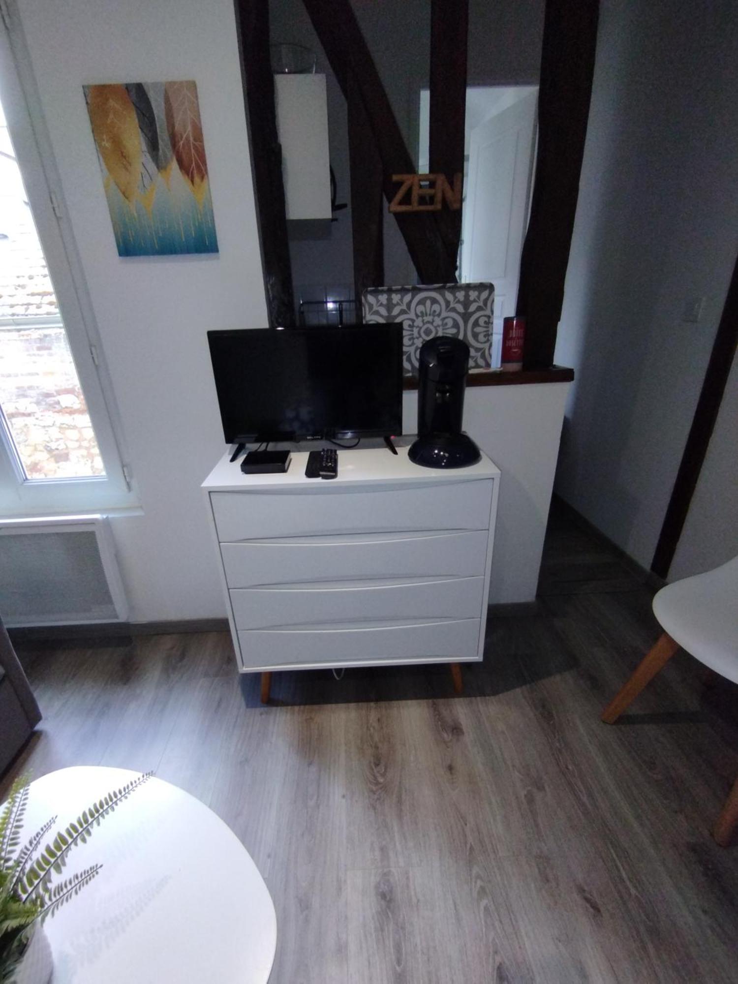 Studio Charmant Confortable Tv Centre Ville 卢维耶 外观 照片
