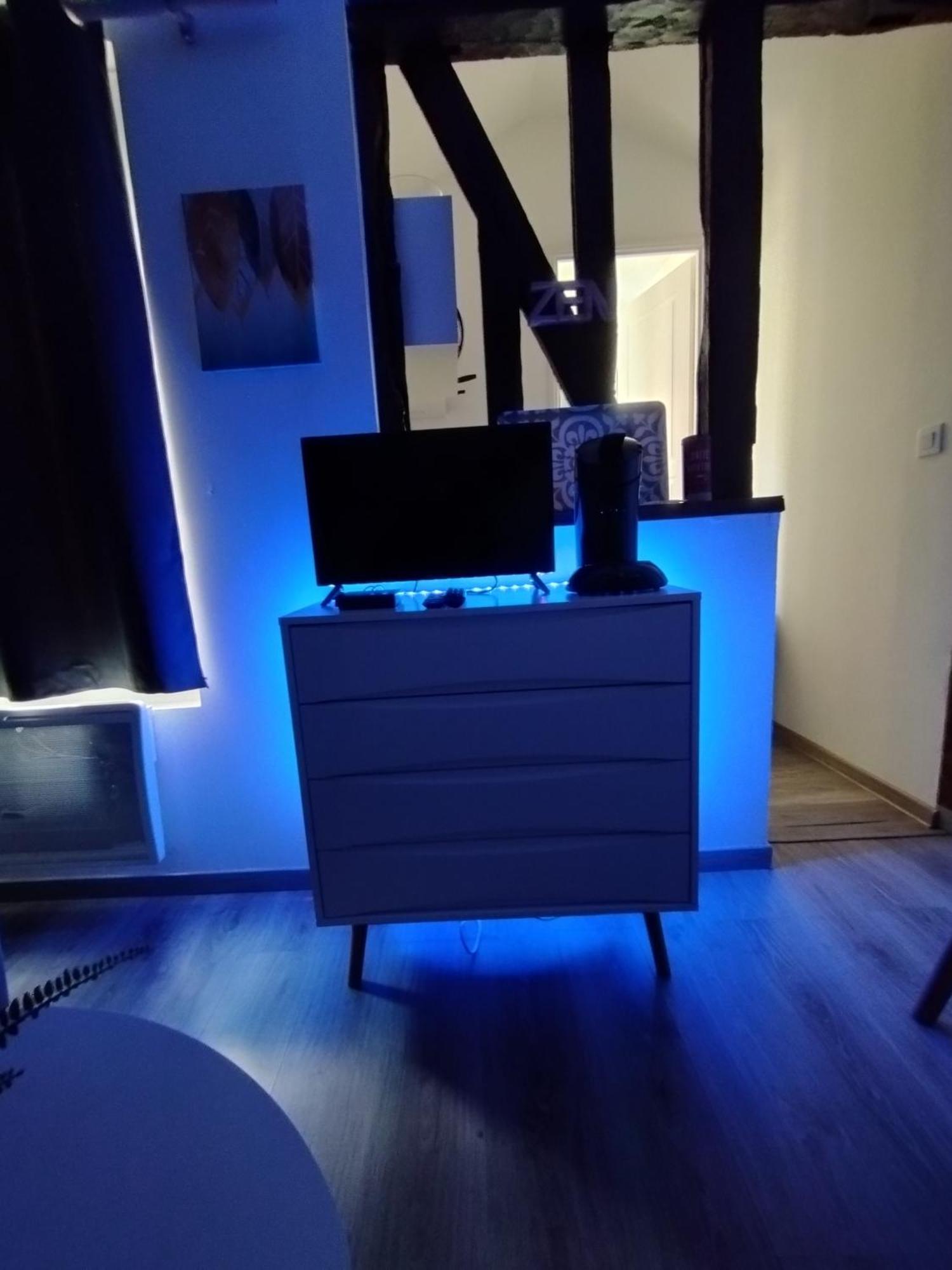 Studio Charmant Confortable Tv Centre Ville 卢维耶 外观 照片